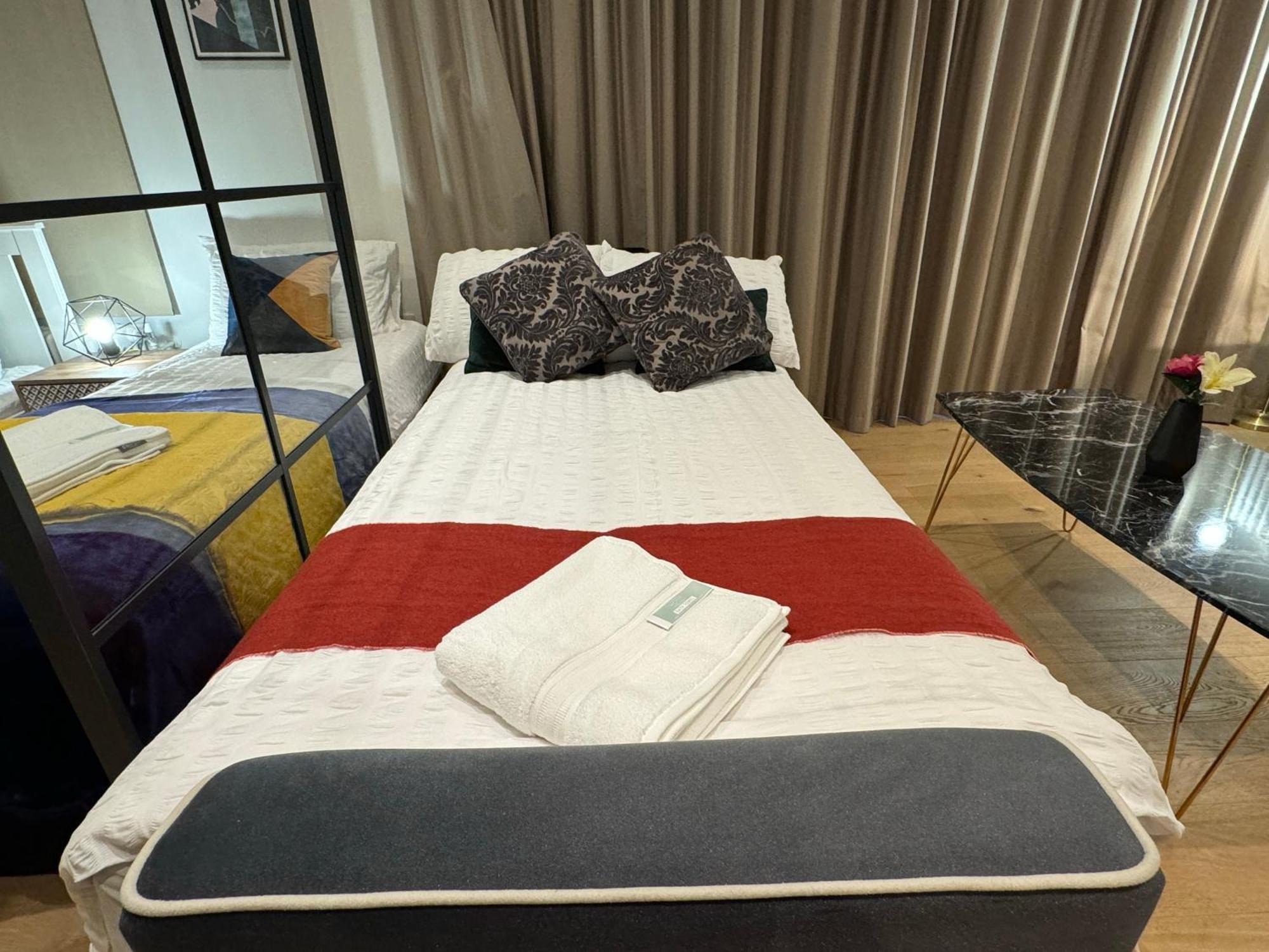 Amazing Cosy Apartment, Next To O2 Arena And Close To London Excel, Secure Parking Экстерьер фото